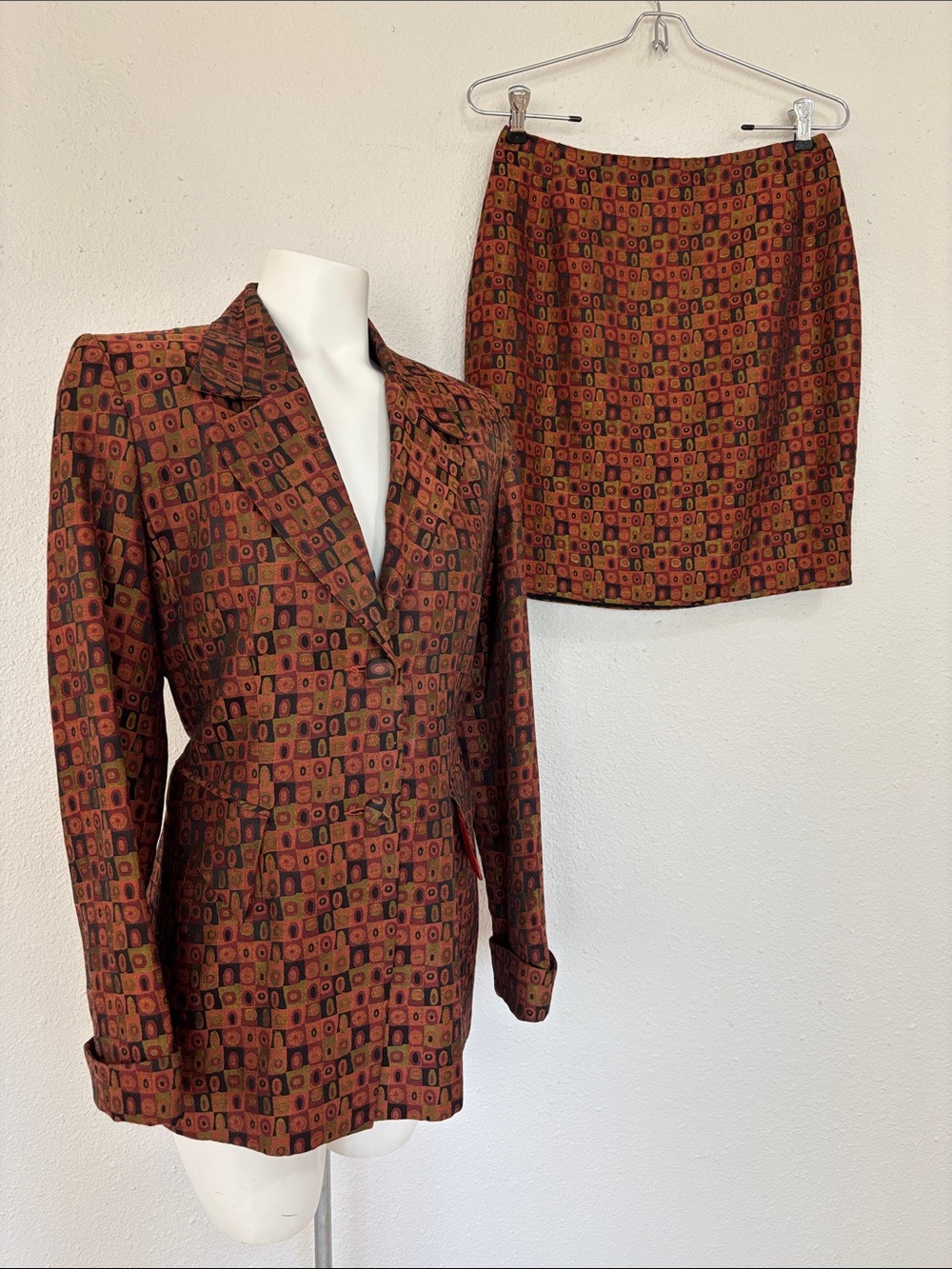 VTG! Women's Rust Geometric Patterned Power Suit - Blazer and Skirt Set